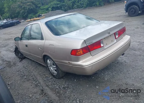 2000 Toyota Camry Le from USA, damaged, VIN 4T1BG22K8YU990250
